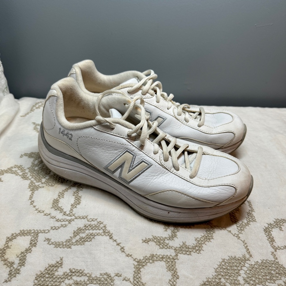 New Balance Leather 1442 white rock and tone sneakers sz 8.5